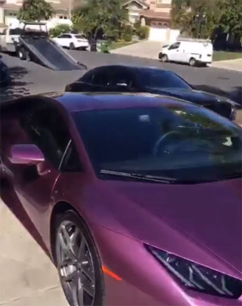 بلاك شاينا تتلقى سيارة Lamborghini هدية من خطيبها (8)