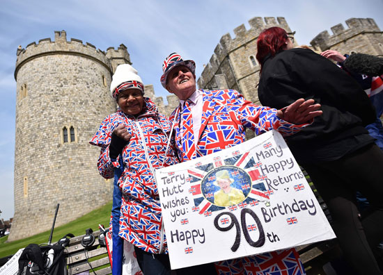 احتفالات البريطانيون بعيد ميلاد الملكه اليزابيث (2)
