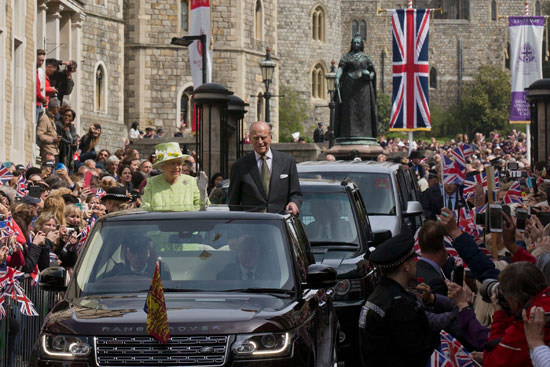 احتفالات البريطانيون بعيد ميلاد الملكه اليزابيث (20)