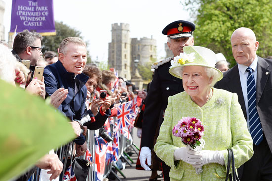 احتفالات البريطانيون بعيد ميلاد الملكه اليزابيث (25)