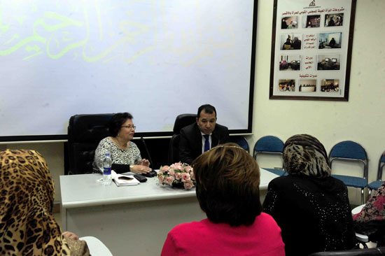 اجتماع محافظ الاقصر مع أعضاء فرع المجلس القومى للمرأة (2)