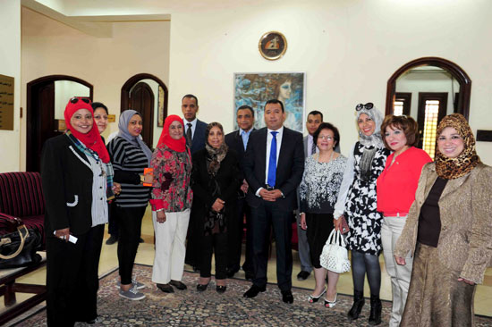 اجتماع محافظ الاقصر مع أعضاء فرع المجلس القومى للمرأة (6)