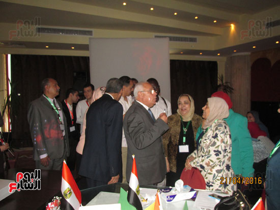 محافظ بورسعيد خلال مشاركته فى المؤتمر الدولى الثانى لكلية التمريض (1)