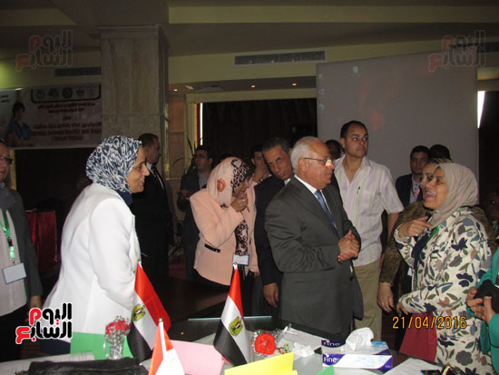 محافظ بورسعيد خلال مشاركته فى المؤتمر الدولى الثانى لكلية التمريض (2)