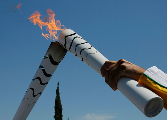 الشعلة الأوليمبية تبدأ رحلة الثلاثة أشهر اليوم من اليونان (12)