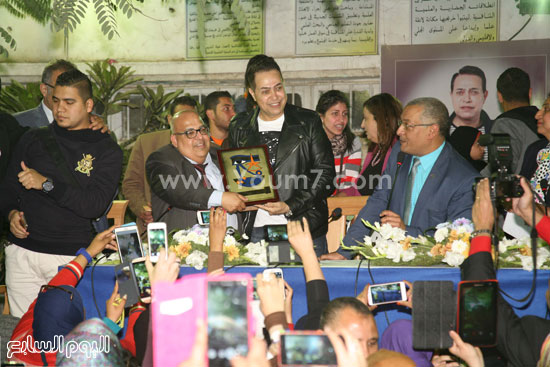 جامعة القاهرة تكرم الفنان حكيم وسط حشد من الطلاب (7)