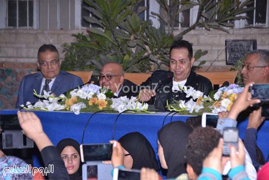 جامعة القاهرة تكرم الفنان حكيم وسط حشد من الطلاب (8)