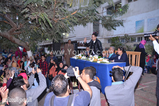 جامعة القاهرة تكرم الفنان حكيم وسط حشد من الطلاب (9)