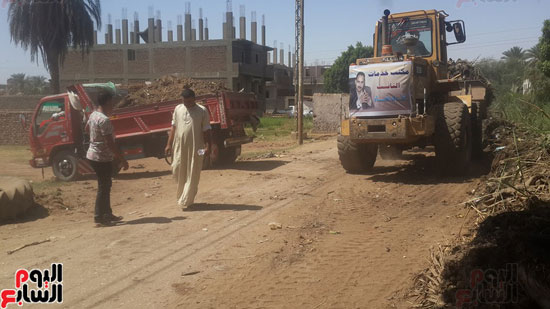 ينظم حملة لتنظيف قرى الأشرف (2)