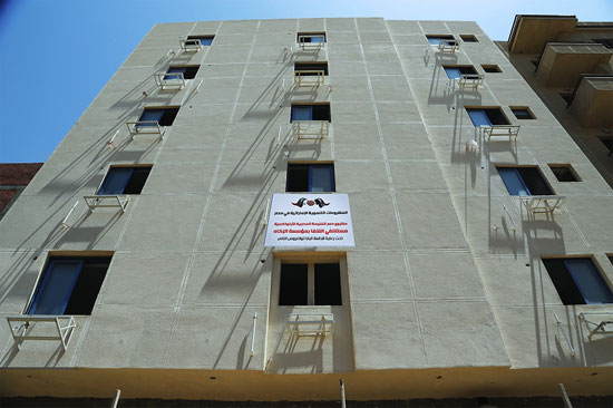 مبنى-مستشفى-الشفا-بمدينة-السلام-بعد-الانتهاء-من-تشطيبه-ضمن-المشاريع-التنموية-الإماراتية-في-مصر