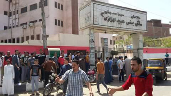 وقفة احتجاجية أمام مستشفى بنى عبيد المركزى (4)