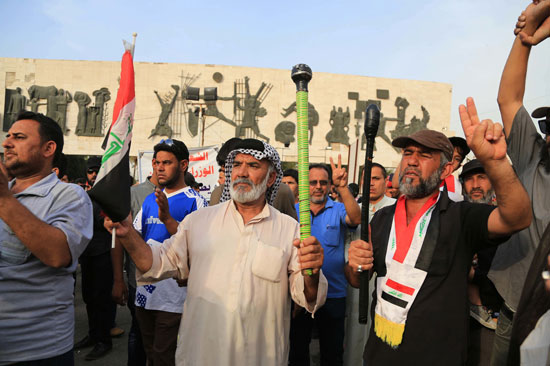العراقيين يتظاهرون بساحة التحرير فى بغداد (4)