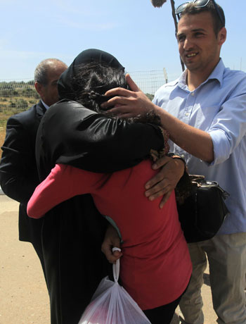 الإفراج عن أصغر أسيرة فلسطينية فى سجون الاحتلال الإسرائيلى (4)