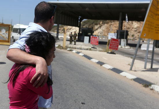 الإفراج عن أصغر أسيرة فلسطينية فى سجون الاحتلال الإسرائيلى (8)