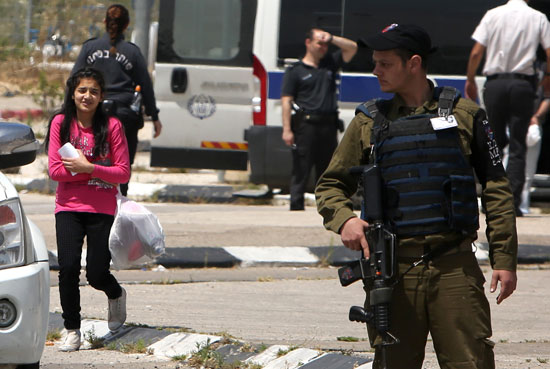 الإفراج عن أصغر أسيرة فلسطينية فى سجون الاحتلال الإسرائيلى (9)