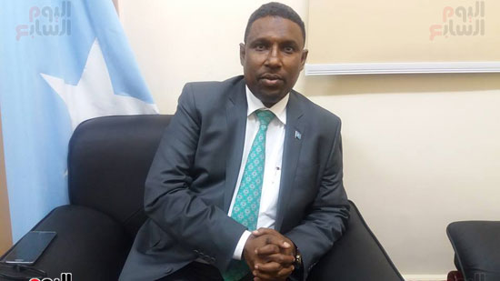 وزير التجارة والصناعة الصومالى مع محررة اليوم السابع (1)