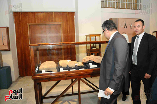 وزير الآثار يفتتح معرض سيناء بالمتحف المصرى (1)