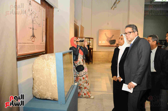 وزير الآثار يفتتح معرض سيناء بالمتحف المصرى (2)