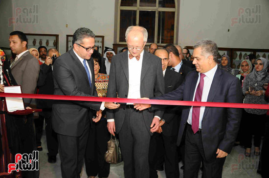 وزير الآثار يفتتح معرض سيناء بالمتحف المصرى (24)