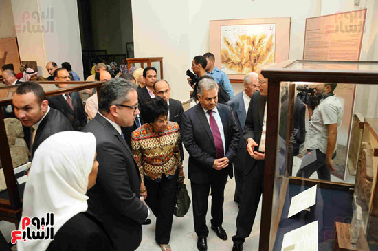 وزير الآثار يفتتح معرض سيناء بالمتحف المصرى (30)