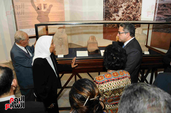 وزير الآثار يفتتح معرض سيناء بالمتحف المصرى (36)