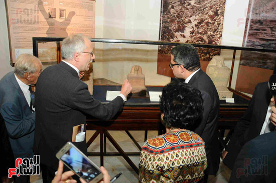 وزير الآثار يفتتح معرض سيناء بالمتحف المصرى (37)
