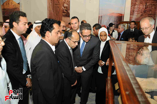 وزير الآثار يفتتح معرض سيناء بالمتحف المصرى (41)