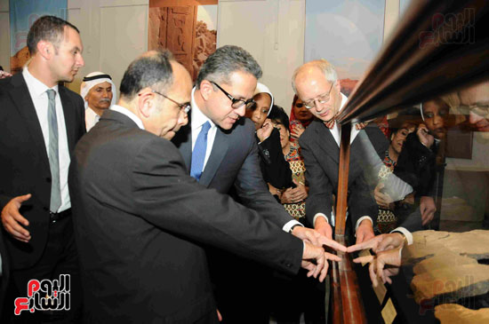 وزير الآثار يفتتح معرض سيناء بالمتحف المصرى (42)