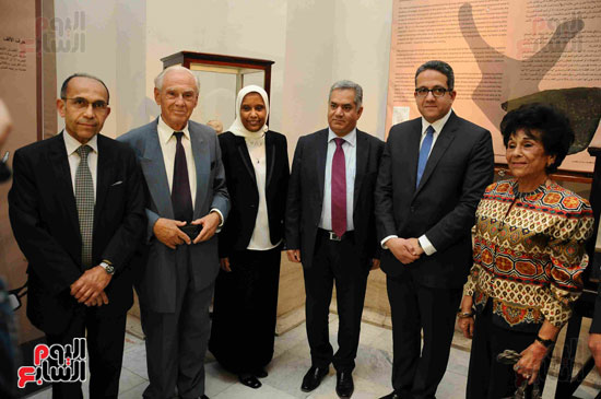 وزير الآثار يفتتح معرض سيناء بالمتحف المصرى (45)