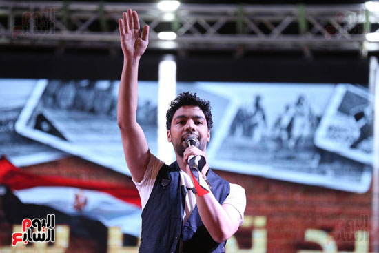 أحمد جمال يشعل حفل تحرير سيناء فى ميدان عابدين بأغنية بشرة خير (2)