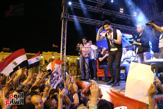 أحمد جمال يشعل حفل تحرير سيناء فى ميدان عابدين بأغنية بشرة خير (6)