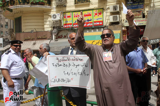 أصحاب المعاشات يتظاهرون بميدان طلعت حرب (2)