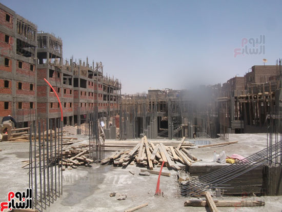 محافظ المنيا يناقش مقترح تطوير عمارات الإيواء (4)