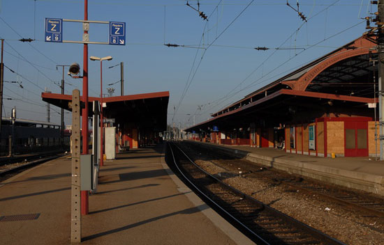 محطة قطار فرنسية  (1)