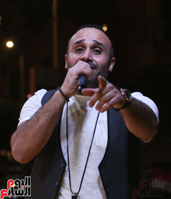 نجوم الغناء فى وصلات وطنية مع المصريين احتفالا بذكرى تحرير سيناء (1)