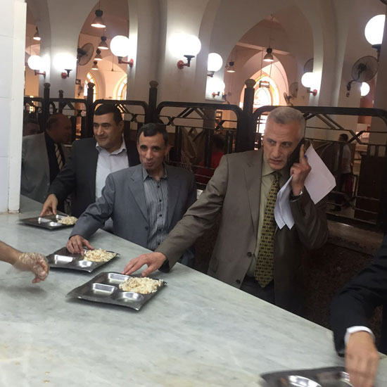  رئيس وأعضاء مجلس جامعة القاهرة يتناولون الغداء بمدينة الطلاب (5)