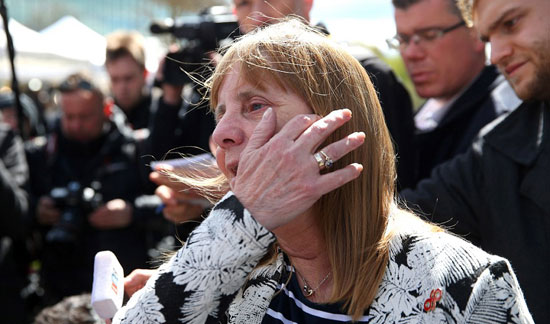 احتفالات أهالى ضحايا مذبحة هيلزبره بعد إدانة الشرطة الإنجليزية (1)
