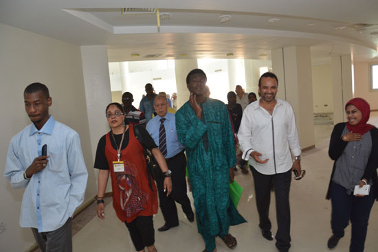 زيارة وفد اللجنة القومية للإتحاد الإفريقي لدعم مستشفى شفاء الاورمان بالاقصر (5)
