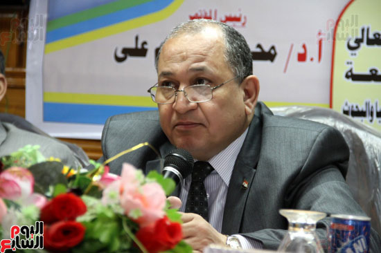رئيس جامعة طنطايجب اتخاذ إجراءات لسلامة السائح أثناء إقامته فى مصر (1)