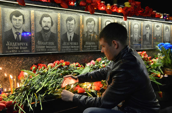 الأوكرانيين يحيون الذكرى الـ 30 لكارثة تشيرنوبيل النووية (5)