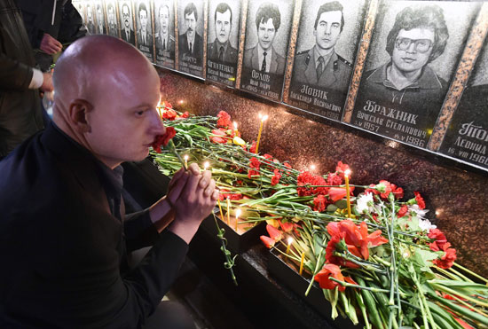 الأوكرانيين يحيون الذكرى الـ 30 لكارثة تشيرنوبيل النووية (7)