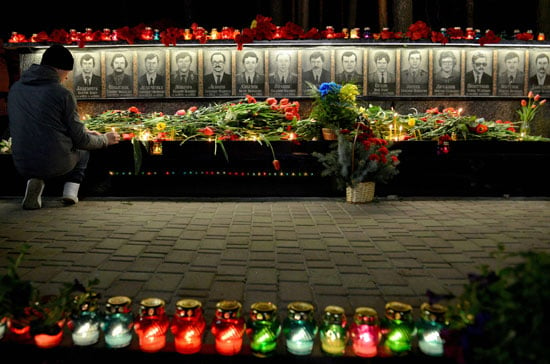 الأوكرانيين يحيون الذكرى الـ 30 لكارثة تشيرنوبيل النووية (9)