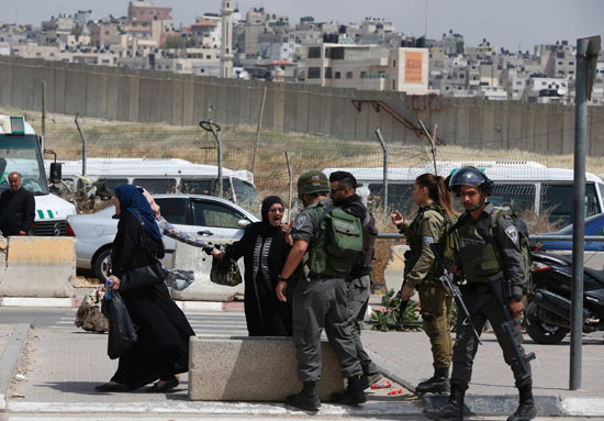 استشهاد رجل وامرأة فلسطينية برصاص قوات الاحتلال (5)