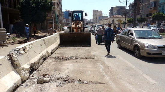 عملية توسيع شارع الجلاء أمام قطاع الأمن المركزى بالغربية (3)