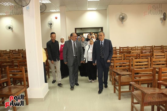 رئيس جامعة طنطا يفتتح مدرجات كلية التمريض بالمجمع الطبى (4)