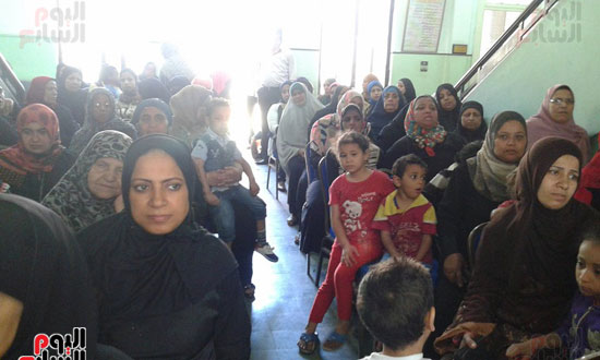 القومى للمرأة بالإسكندرية ينظم لقاءً تنويرياً فى مينا البصل (4)