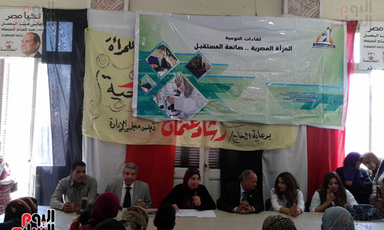القومى للمرأة بالإسكندرية ينظم لقاءً تنويرياً فى مينا البصل (5)
