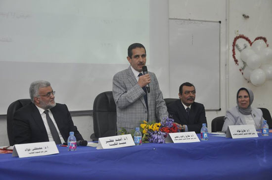 كلية طب القناة تنظم المؤتمر السنوى الرابع للبحوث الطلابية (4)