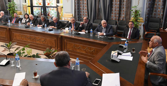  الدكتور على عبد العال مع رؤساء لجان البرلمان  (6)