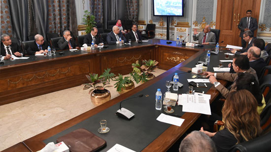  الدكتور على عبد العال مع رؤساء لجان البرلمان  (7)